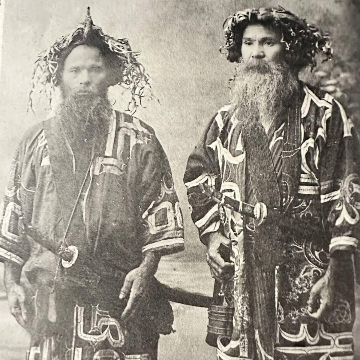 アイヌ／アットゥシ／アンティーク／古物 Amazon.co.jp: アイヌ写真印刷物 大正から昭和初期「アイヌ男性